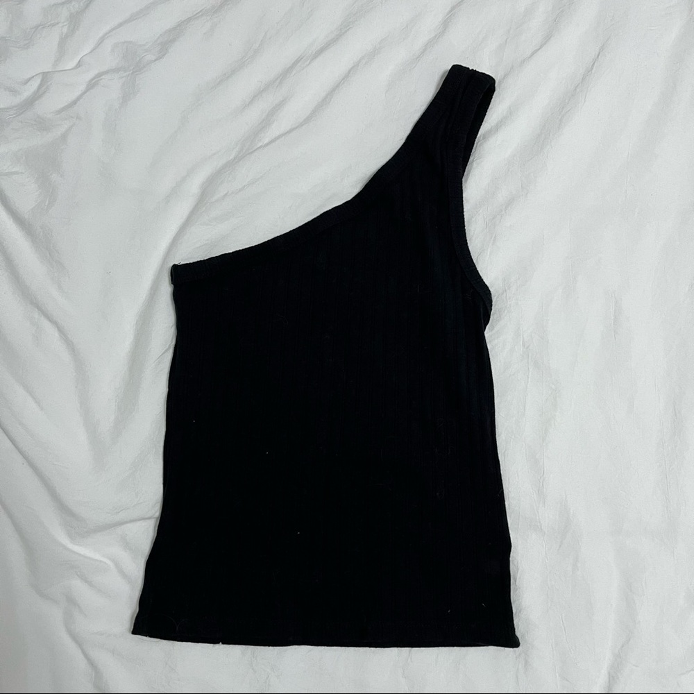 One shoulder top